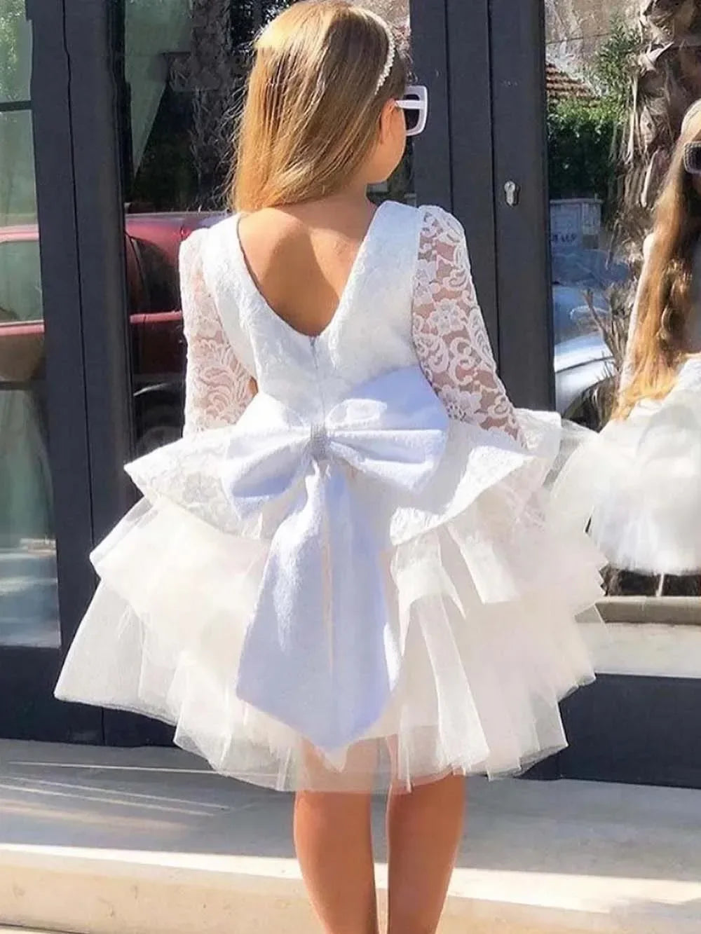Knielanges Kleid mit Schleife und Spitze für Kindergeburtstage, Erstkommunion, individuelles elfenbeinfarbenes Blumenmädchenkleid, Festzugskleid für Hochzeit 