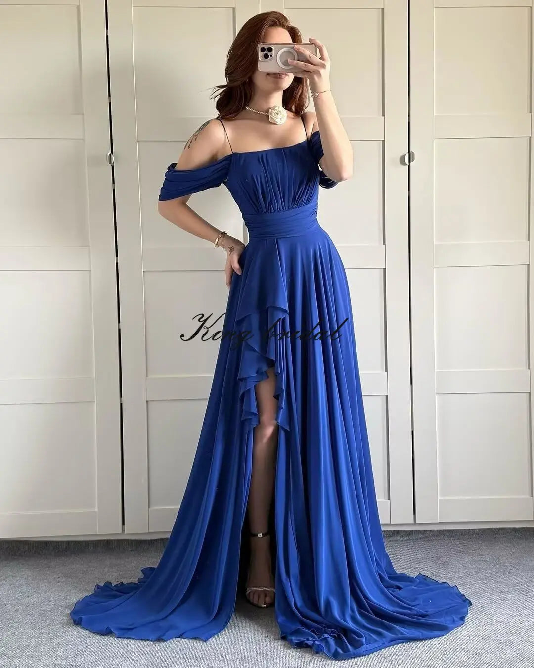 Elegantes schulterfreies Chiffon-Ballkleid für Brautjungfern mit Schlitz, lang, A-Linie, plissierte Rüschen, formelles Abendkleid für Damen 
