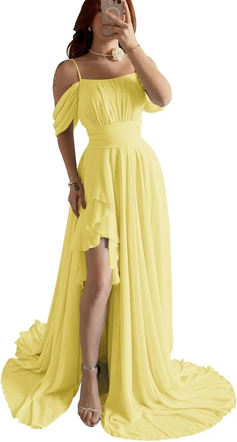 Elegantes schulterfreies Chiffon-Ballkleid für Brautjungfern mit Schlitz, lang, A-Linie, plissierte Rüschen, formelles Abendkleid für Damen 