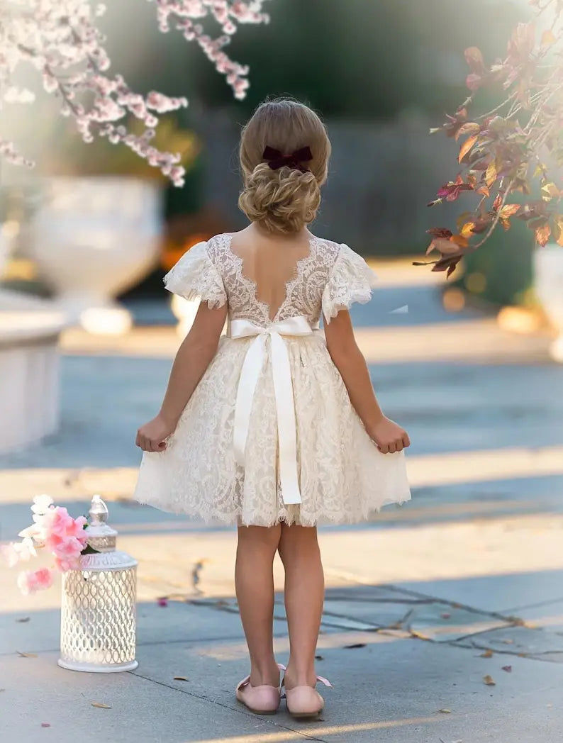 Boho Blumenmädchenkleid rustikales Blumenmädchenkleid Spitze Boho Hochzeitspartykleid Erstkommunionkleid Kleid mit kurzen Ärmeln 