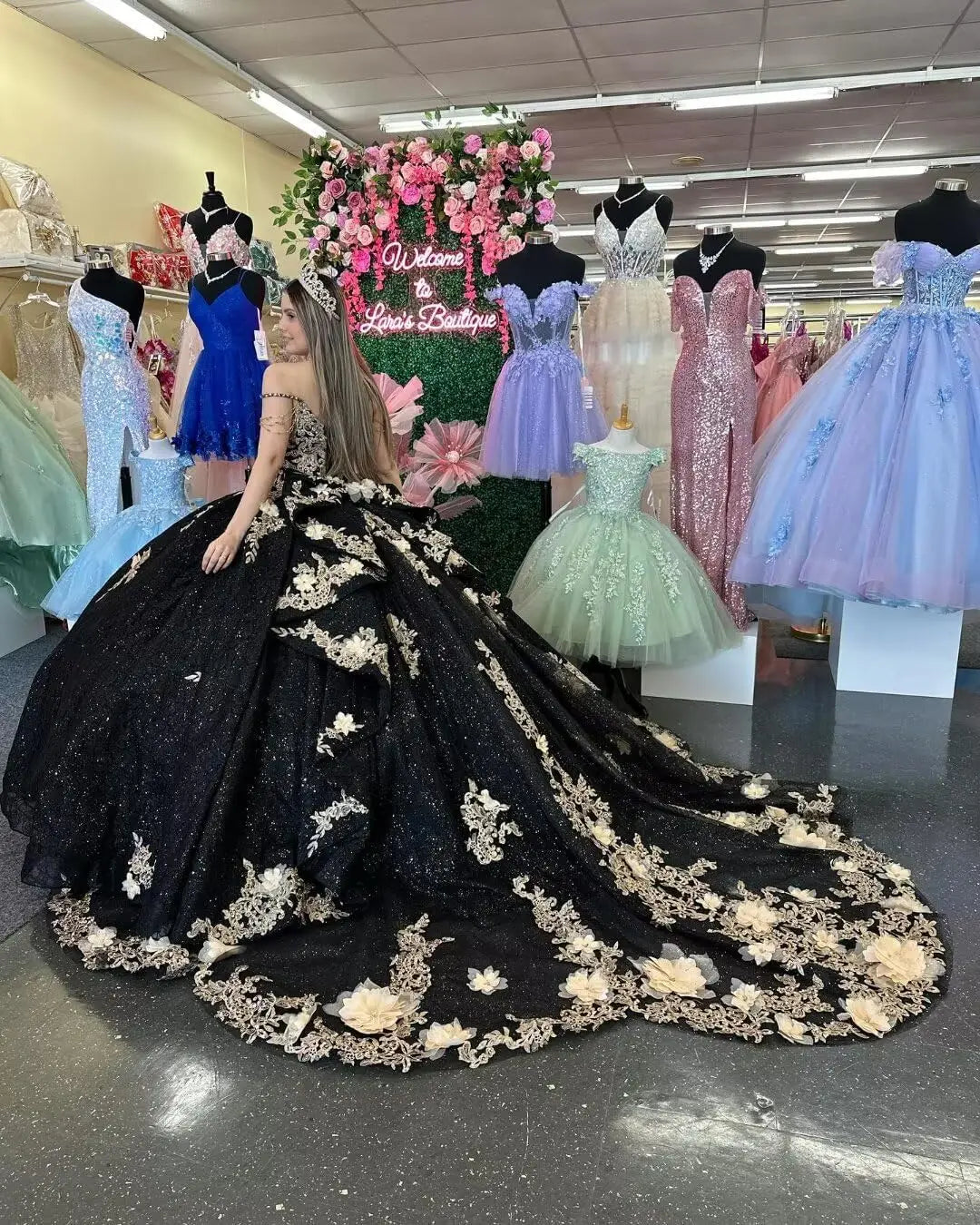 Gold Appliques Quinceanera Dresses with Train Spaghetti Strap Lace Sweet 16 Dresses Layered Ruffles Beaded Ball Gown