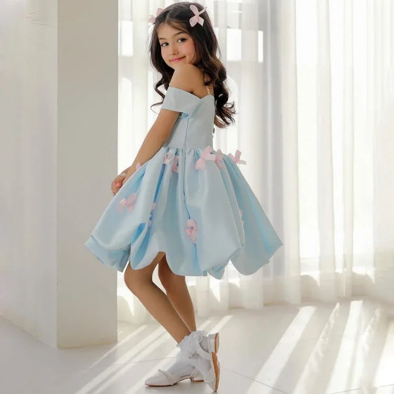 Lässiges Bankett Prinzessinnenkleid Maßgeschneiderte Blumenmädchenkleider Satin mit rosa Schleife Kurzarm für Hochzeit Geburtstagsfeier 