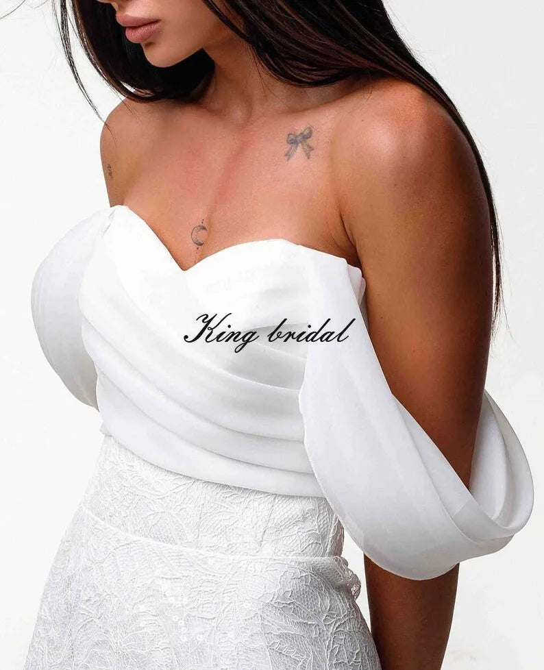 Maßgefertigtes Spitzenhochzeitskleid mit abnehmbarer Organza-Schleppe, schulterfrei, Spitzen-Chantilly-Hochzeitskleid, schlichtes Hochzeitskleid 