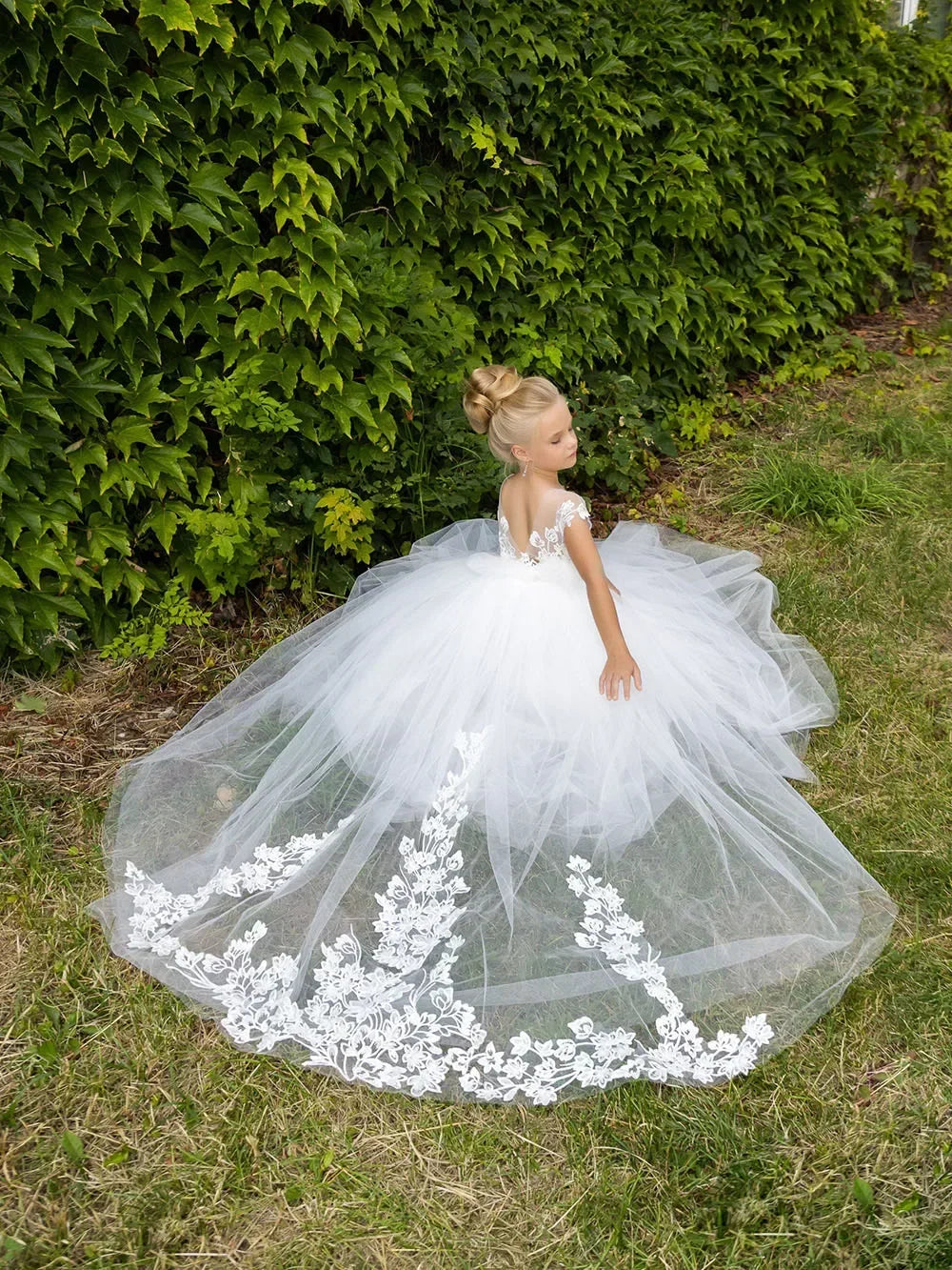 Ärmelloses, elegantes, langes Kommunions-Festzugskleid für kleine Mädchen, individuelles weißes Blumenmädchenkleid für Hochzeitsspitzenapplikationen 