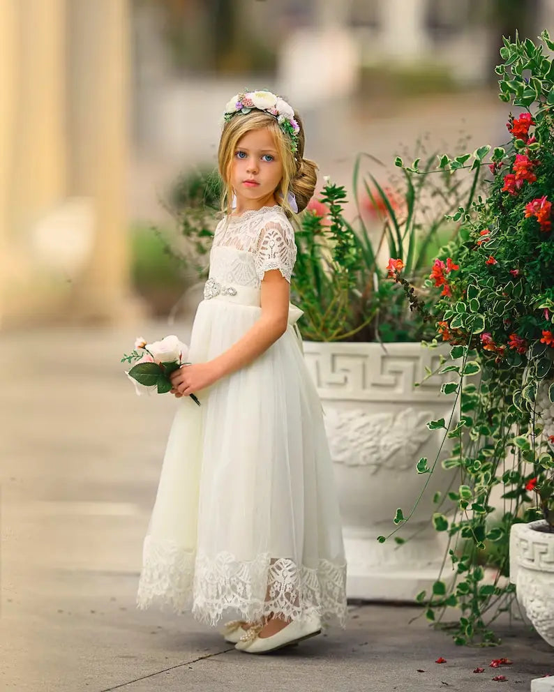 Vestido de niña de flores de encaje color marfil rústico Vestido de primera comunión Vestidos de niña Vestidos de fiesta de boda bohemios con mangas cortas 