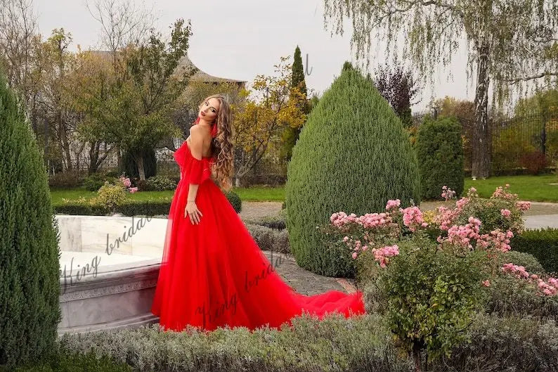 Rotes Hochzeitskleid aus Spitze und Tüll Individuelles formelles Fotoshooting Ballkleid Braut schlichte Hochzeitskleider 
