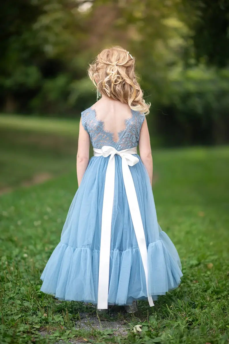 Tüll rustikales Spitzenkleid für Blumenmädchen, ärmellose Blumenmädchenkleider, Boho Blumenmädchenkleid, Salbeigrünes Prinzessinnenkleid 