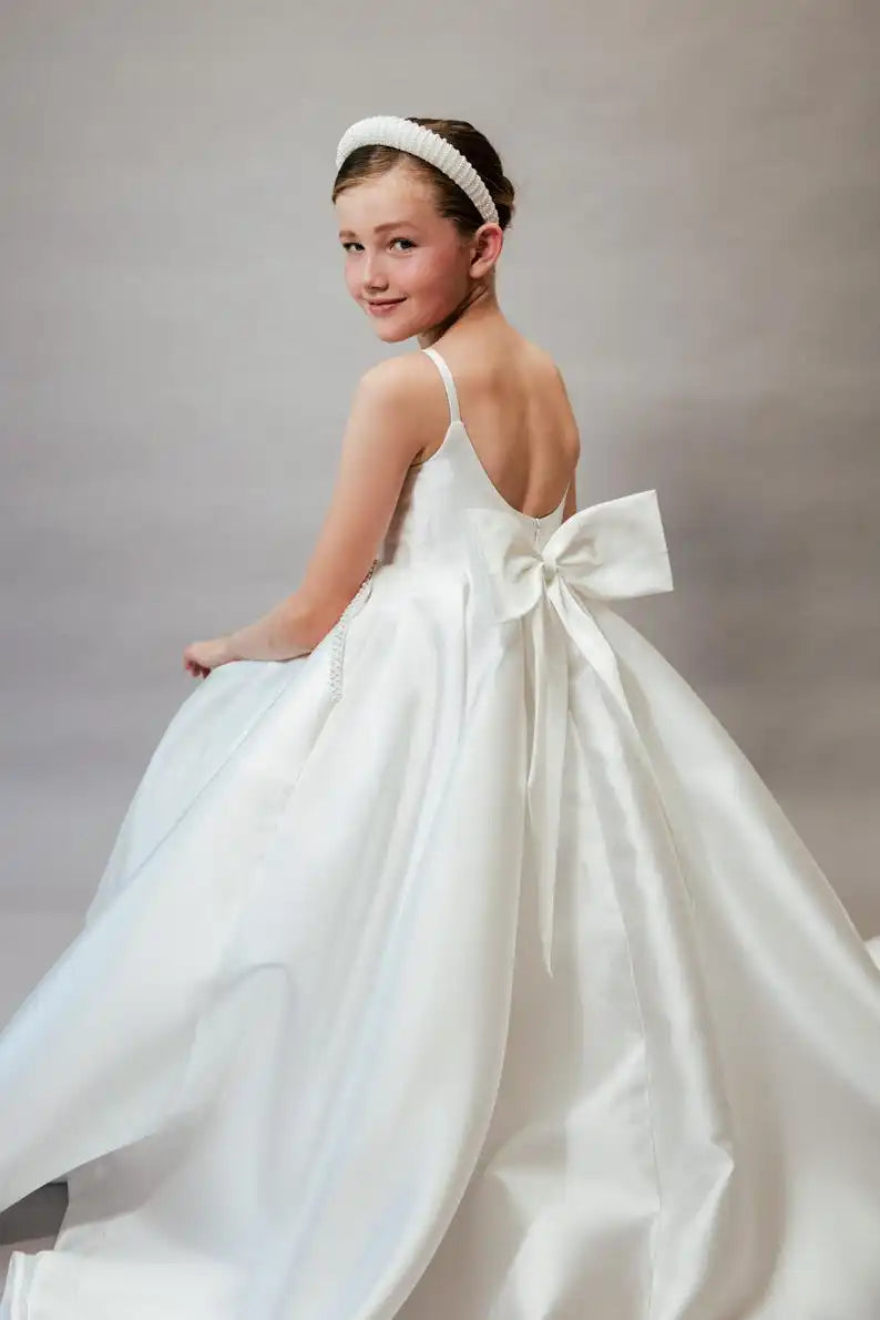 Elfenbeinfarbenes Mikado-Hochzeitsblumenmädchenkleid, rückenfrei, offener Rücken, Couture-Kinderkleid, Prinzessinnen-Geburtstagspartykleid mit Schleppe/Schleife/Tasche 