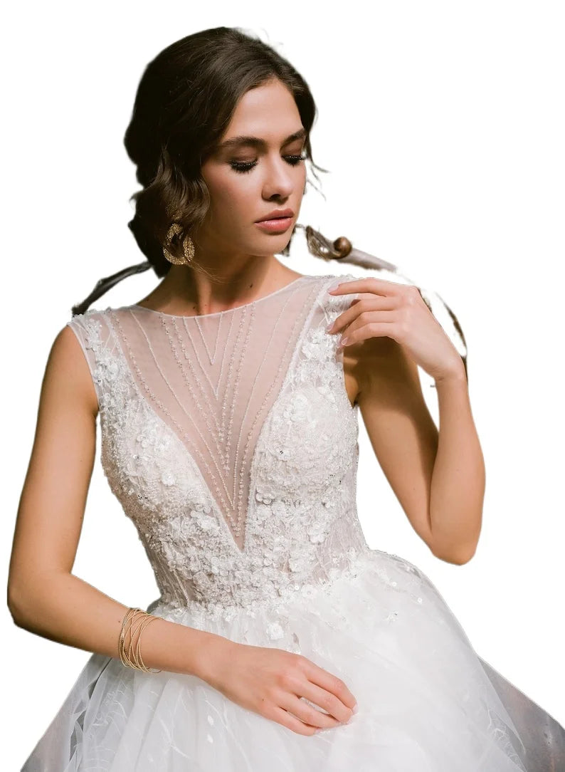 Besticktes Brautkleid nach Maß, Brautkleid mit floraler Spitze, rückenfreies A-Linien-Brautkleid aus Tüll mit Schleppe, Brautkleid nach Maß 