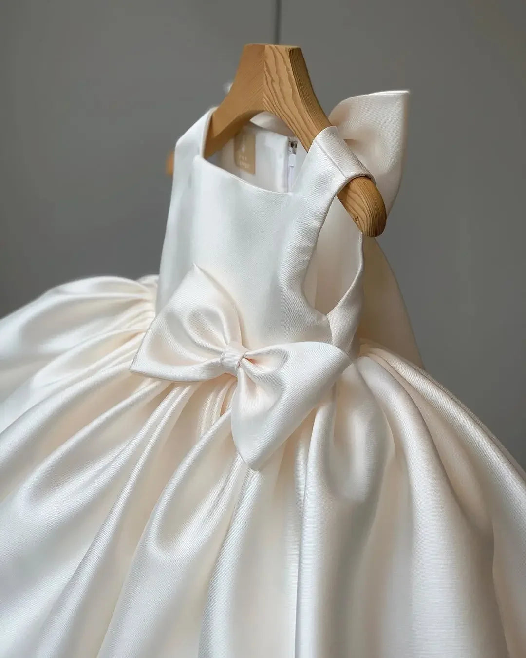 Baby Girls Wedding Birthday Bownot Dresses Clothing Toddler Kids Princess Party Ball Holy Communion Gown Customized Flower