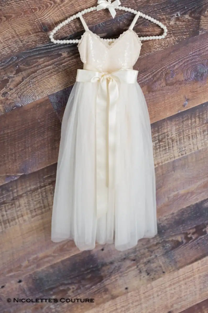 Romantisches Tüll-Blumenmädchenkleid, Elfenbeinfarbenes rustikales Boho-Chic-Babykleid, Mädchen-Partykleid, Hochzeitsprinzessin-Partykleid, Kinderkleid 