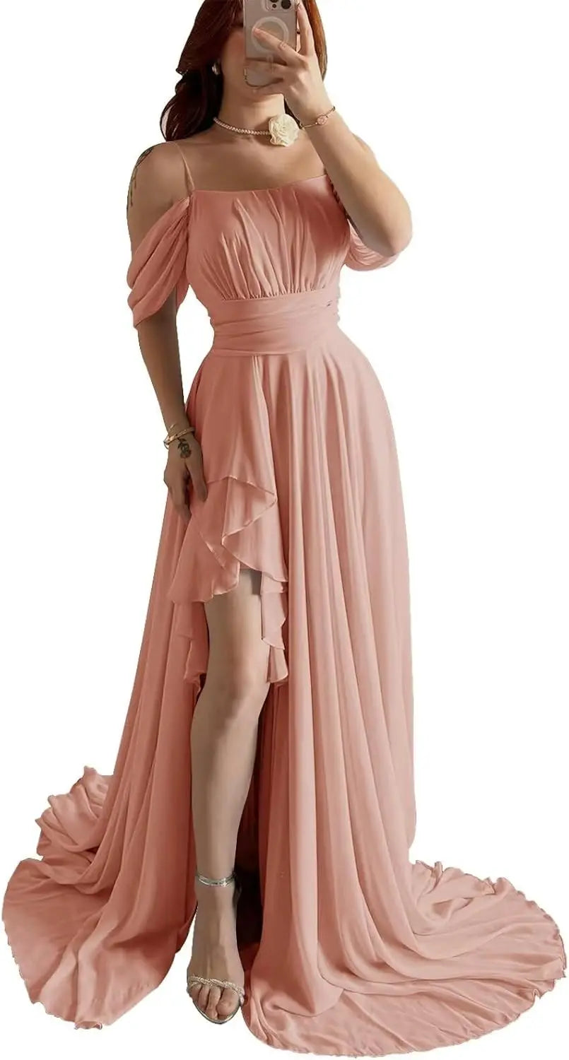Elegantes schulterfreies Chiffon-Ballkleid für Brautjungfern mit Schlitz, lang, A-Linie, plissierte Rüschen, formelles Abendkleid für Damen 