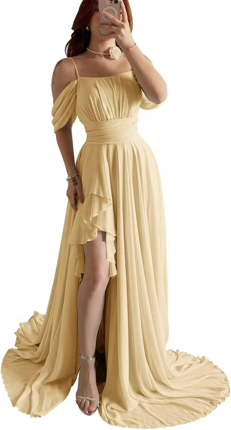 Elegantes schulterfreies Chiffon-Ballkleid für Brautjungfern mit Schlitz, lang, A-Linie, plissierte Rüschen, formelles Abendkleid für Damen 