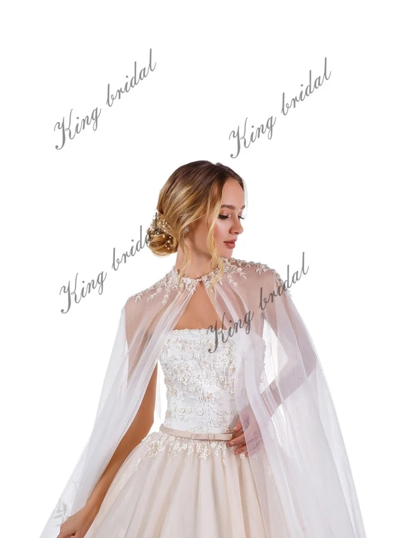 Perlenbesetztes Spitzen-Brautkleid mit Cape Tüll-Brautkleid Schulterfrei Brautkleid Individuelle Brautkleider Nude A-Linie Brautkleid 