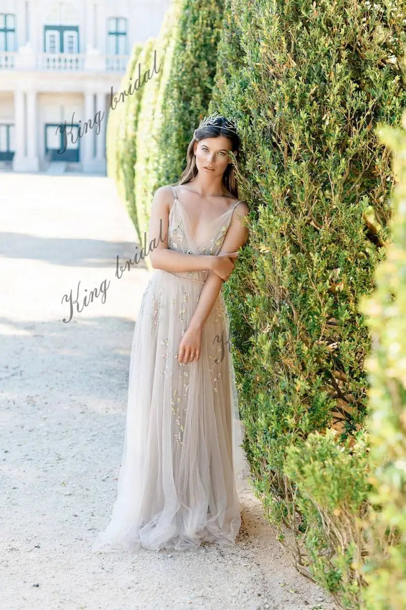 Brautkleid Boho mit Schlitz handbestickt ärmelloses Brautkleid offenes Rückenbrautkleid beiges Brautkleid 
