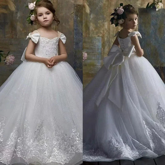 2025 Puffy Tüll Ballkleid mit Schleifen Prinzessin Erstkommunionkleider Weiße Spitzenapplikationen Blumenmädchenkleider für die Hochzeit 
