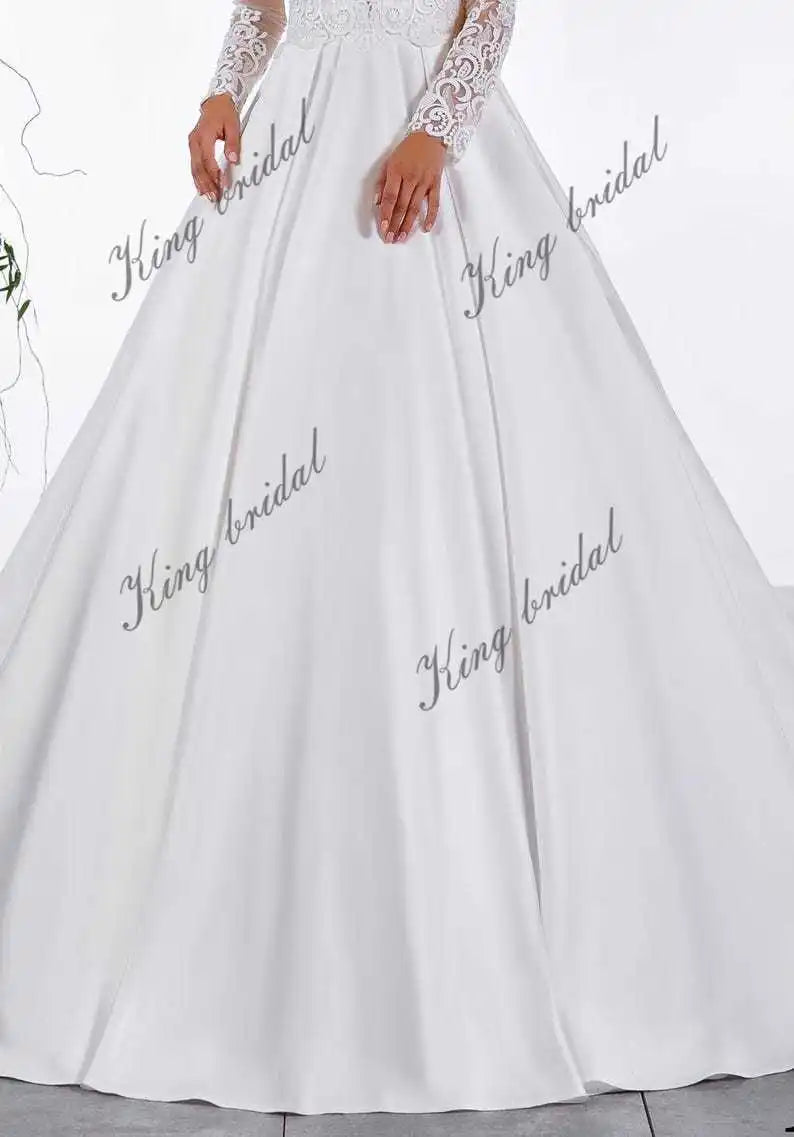 Vestido de novia de satén con encaje y espalda descubierta, blanco, de manga larga, escote en V profundo, personalizado, con apliques de tul y encaje. 
