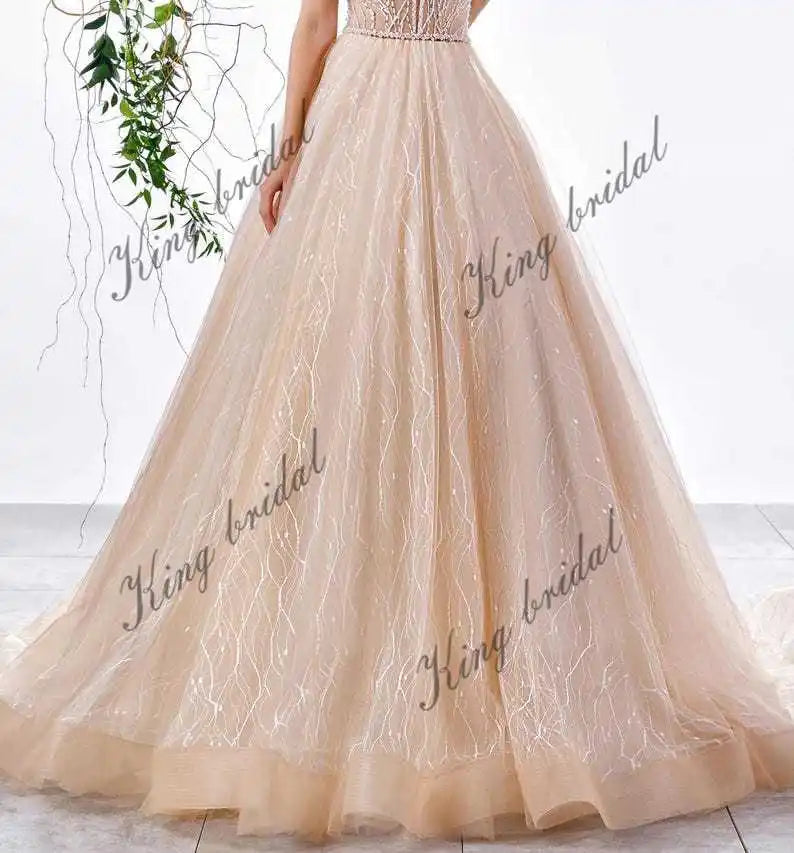 Kristalle besticktes Hochzeitskleid A-Linie Spitze rückenfreies nacktes Brautkleid Individuelle Hochzeitskleider schlichtes Hochzeitskleid 