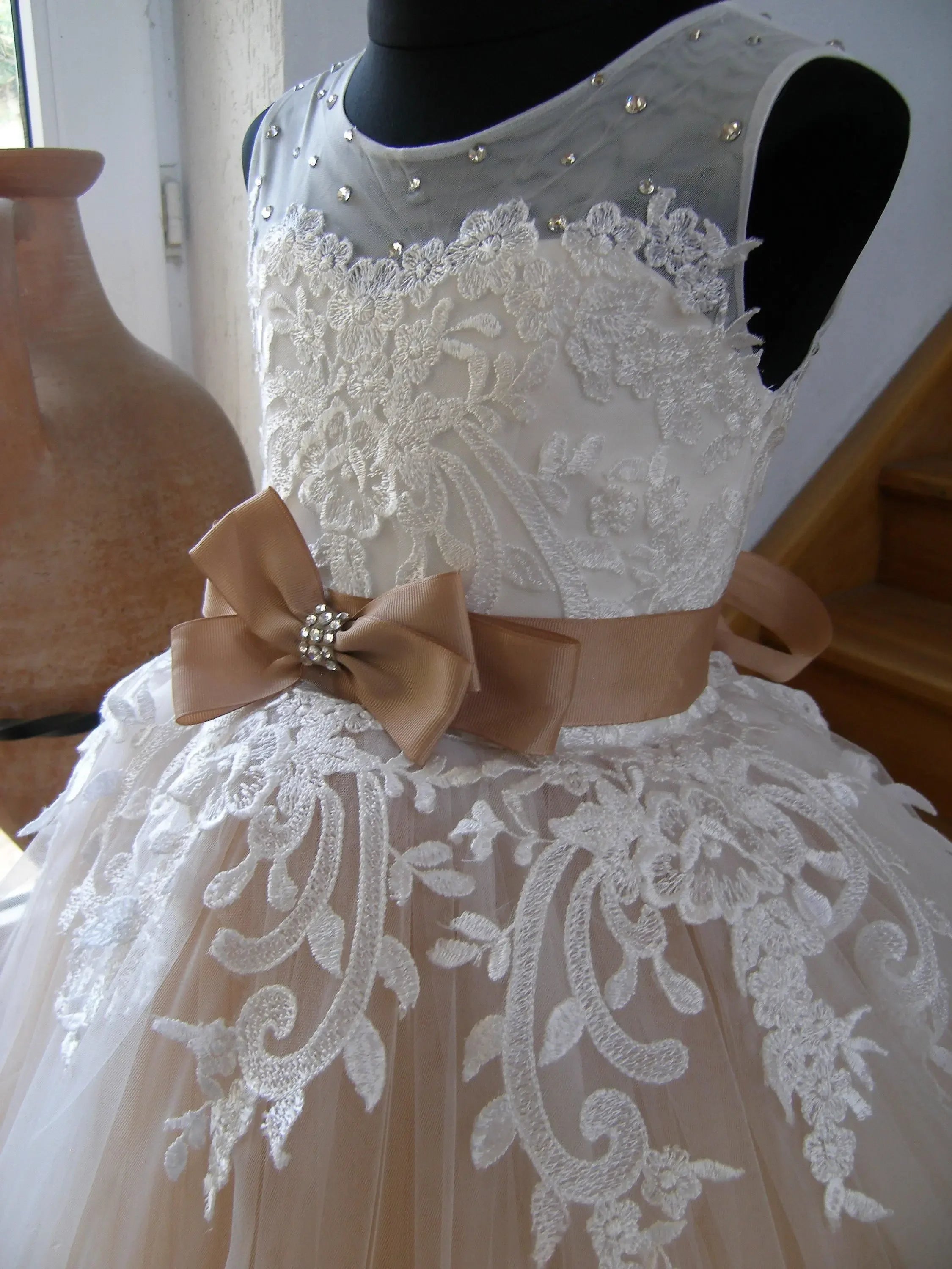 First Communion Gowns Elegant Flower Girl Dresses for Wedding Bow Lace Appliques Baby Girl Prom Gown for Photoshoot Princess