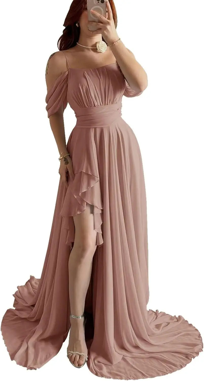 Elegantes schulterfreies Chiffon-Ballkleid für Brautjungfern mit Schlitz, lang, A-Linie, plissierte Rüschen, formelles Abendkleid für Damen 