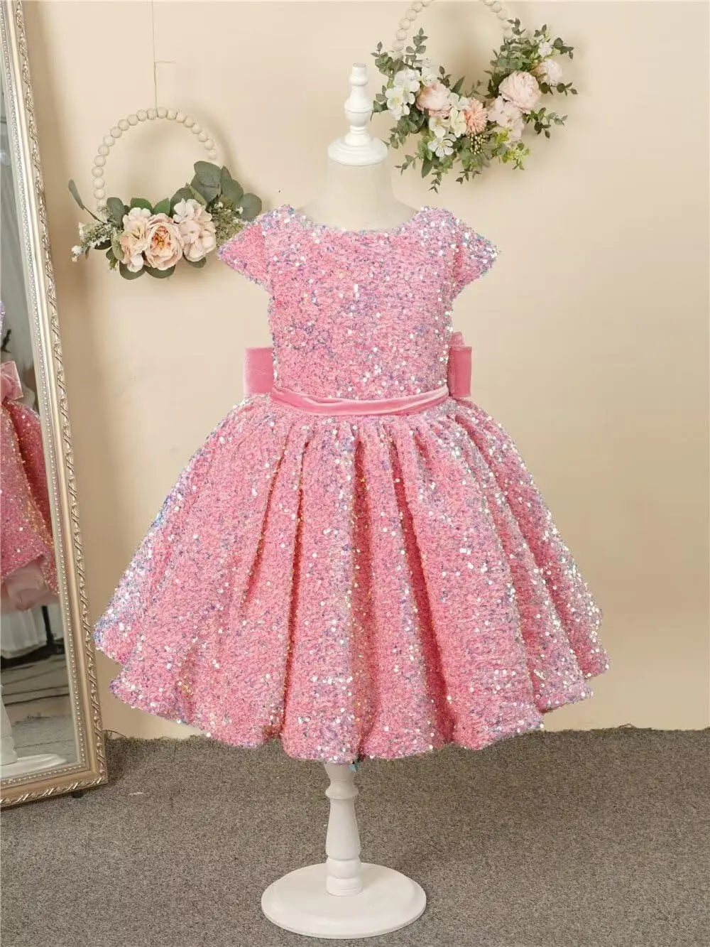 Tutu Festzugskleider Pailletten Blumenmädchenkleid Kurzes Prinzessinnenkleid Ballkleid Blumenmädchenkleider für Hochzeiten 