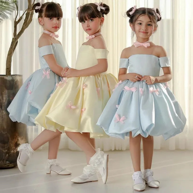 Lässiges Bankett Prinzessinnenkleid Maßgeschneiderte Blumenmädchenkleider Satin mit rosa Schleife Kurzarm für Hochzeit Geburtstagsfeier 