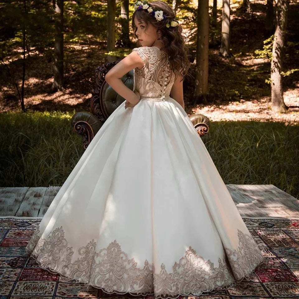 Erstkommunion Festzug Geburtstagskleider Elegante Satin Blumenmädchenkleider für Hochzeit Ärmelloses Applique Prinzessinnenkleid Hochzeiten 