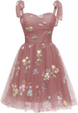 Vestidos cortos de fiesta para adolescentes con bordado de flores, tul, tirantes finos, largo hasta la rodilla, con margaritas y estampado floral. 