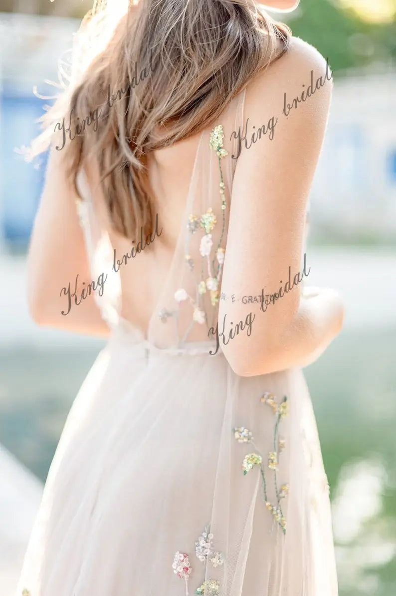 Brautkleid Boho mit Schlitz handbestickt ärmelloses Brautkleid offenes Rückenbrautkleid beiges Brautkleid 