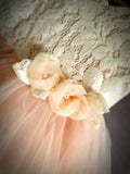 Vestido de princesa con tutú blanco marfil, rosa melocotón y encaje champán. Ideal para niñas de las flores, cumpleaños y fiestas. 