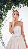Perlenbesetztes Spitzen-Brautkleid mit Cape Tüll-Brautkleid Schulterfrei Brautkleid Individuelle Brautkleider Nude A-Linie Brautkleid 