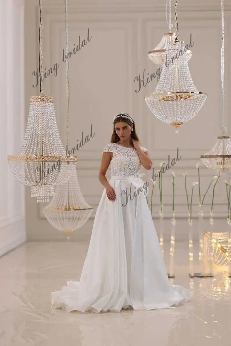 Florales Spitzen-Brautkleid, Satinrock, Korsettkleid mit abnehmbarer Schleife, A-Linie, individuelles Brautkleid, schlichtes Hochzeitskleid 