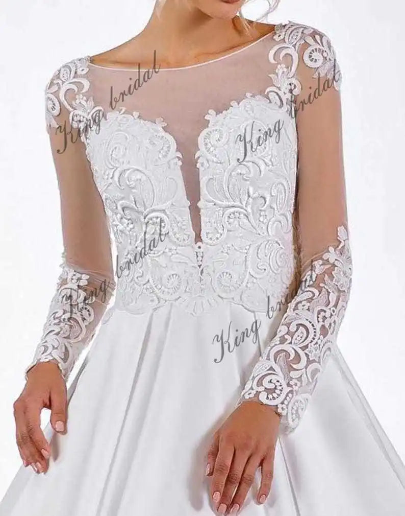 Vestido de novia de satén con encaje y espalda descubierta, blanco, de manga larga, escote en V profundo, personalizado, con apliques de tul y encaje. 