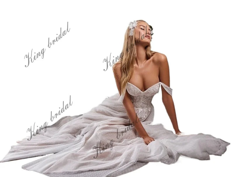 Spitzenhochzeitskleider Gepunktetes Tüll Hochzeitskleid nach Maß Schlitz Brautkleid Strand Schulterfrei schlichtes Hochzeitskleid 