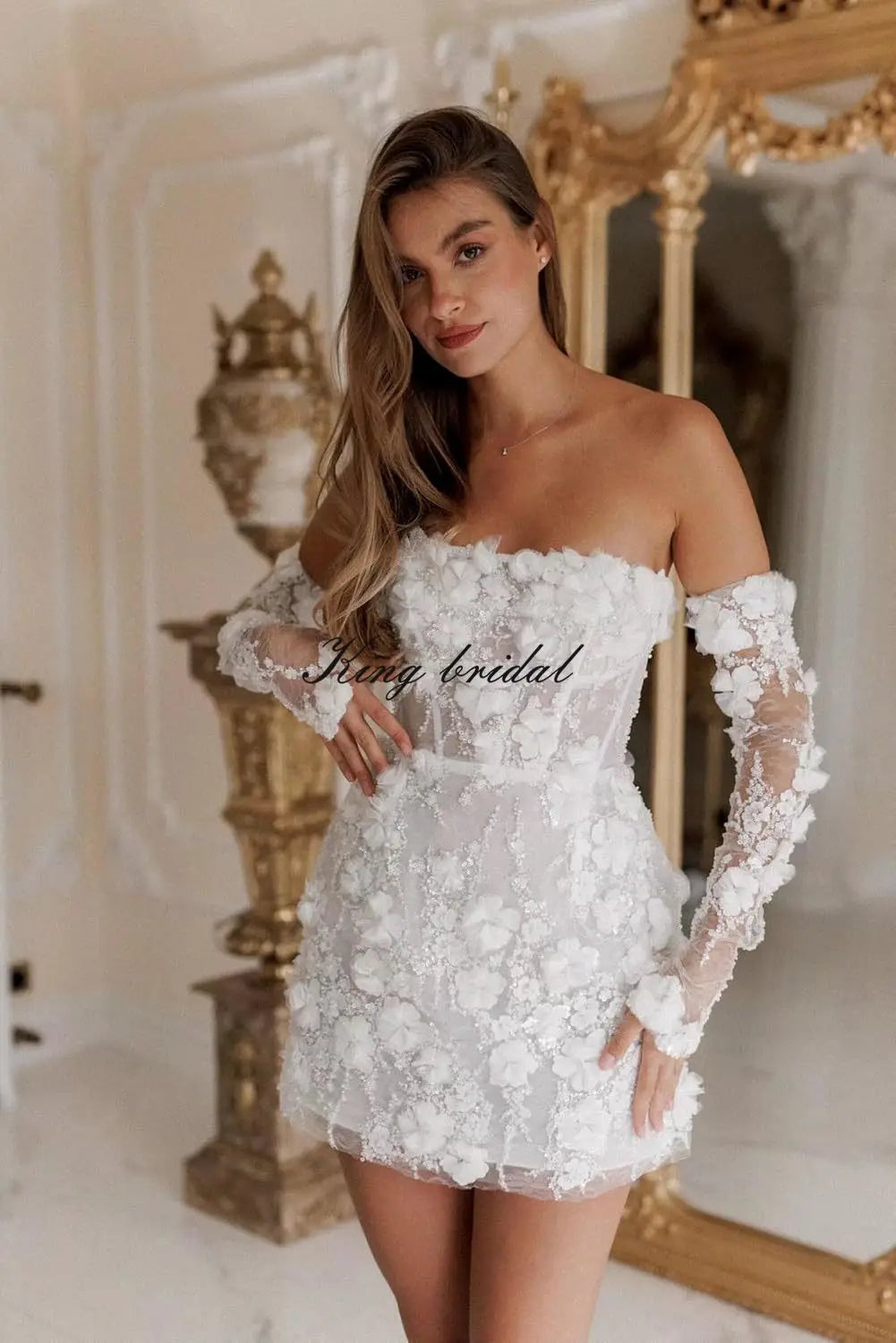 Kurze Brautkleider für die Braut, Strand, Spitzenapplikation, Tüll, trägerlos, Boho-Korsett, Mini-Brautkleid, Satin-Brautkleid mit Ärmeln 