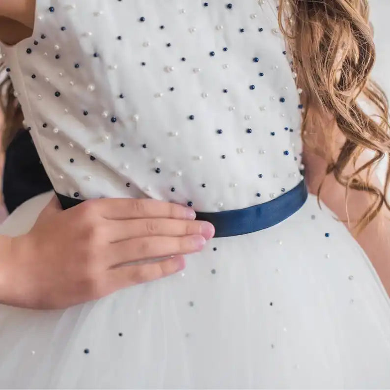 Weißes, marineblaues Blumenmädchenkleid, Geburtstagskleid, marineblaue Perlen, Tüllkleider, knöchellang, für Hochzeiten, Prinzessinnenkleider für Kleinkinder 