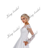 Vestido de novia de satén con encaje y espalda descubierta, blanco, de manga larga, escote en V profundo, personalizado, con apliques de tul y encaje. 
