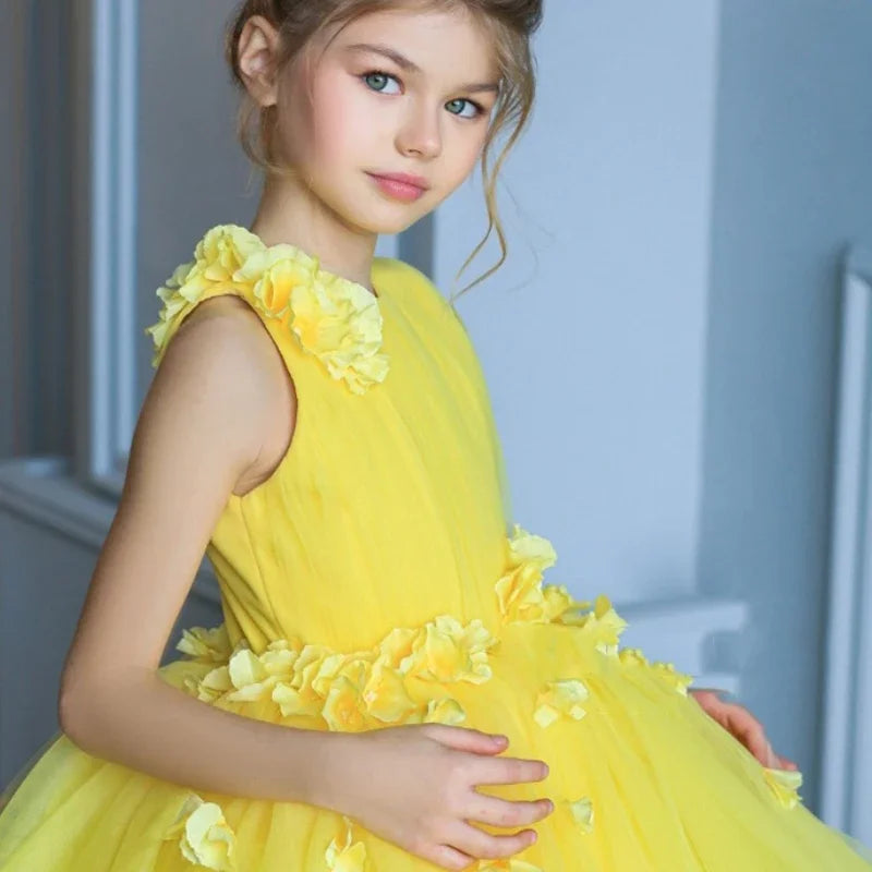 Vestidos de primera comunión para fiesta de cumpleaños, vestidos de niña de las flores de tul morado, hinchados con flores y pétalos, sin mangas para boda 