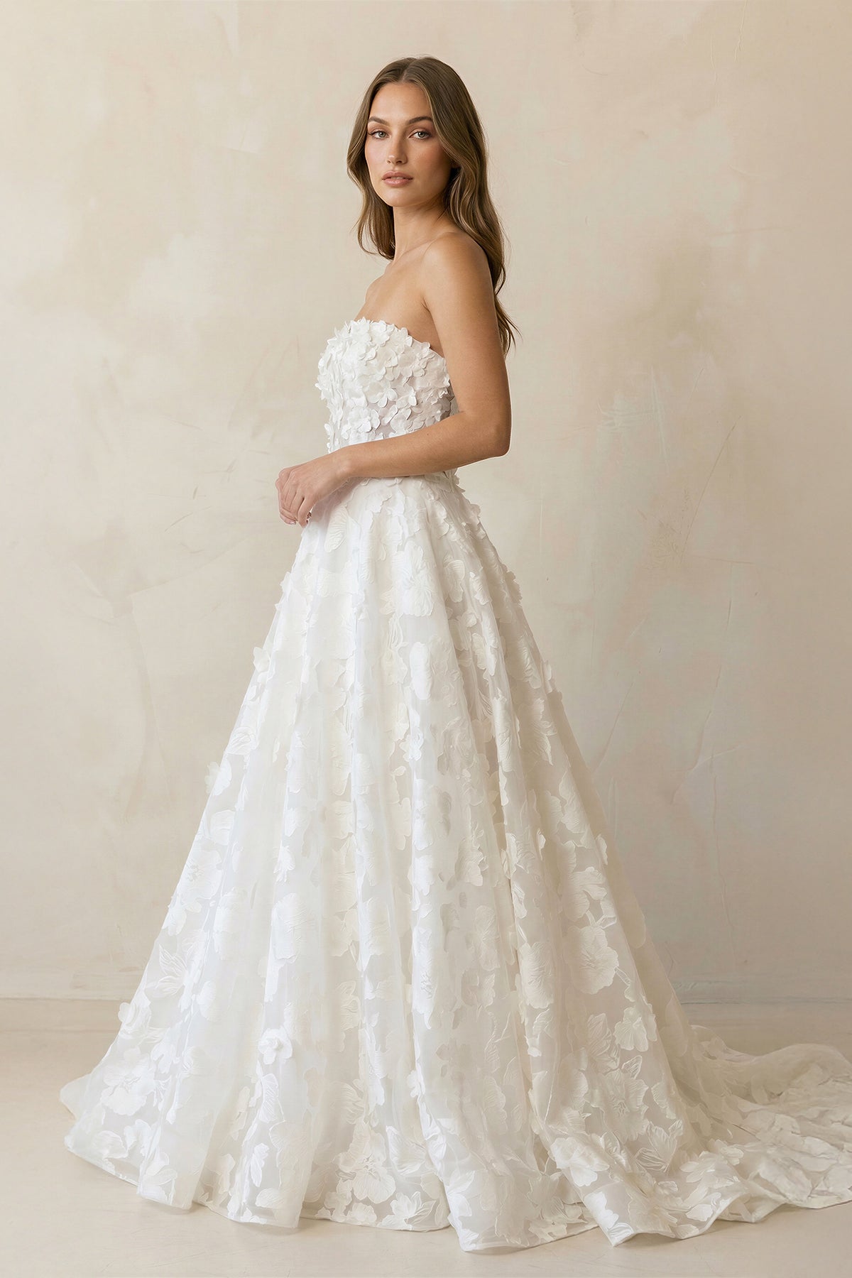 A-Line Strapless Floral Lace Wedding Dresses