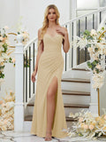 Etui-Linie/Spalte Chiffon Geraffte Schulterfreie Ärmellose Bodenlange Brautjungfernkleider Formelles Abendkleid