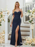 Etui-Linie/Spalte Chiffon Geraffte Schulterfreie Ärmellose Bodenlange Brautjungfernkleider Formelles Abendkleid
