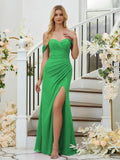 Etui-Linie/Spalte Chiffon Geraffte Schulterfreie Ärmellose Bodenlange Brautjungfernkleider Formelles Abendkleid