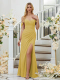 Etui-Linie/Spalte Chiffon Geraffte Schulterfreie Ärmellose Bodenlange Brautjungfernkleider Formelles Abendkleid