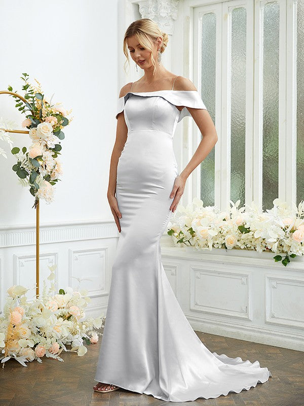 Vestidos de dama de honor con corte tubo/columna, satén tipo seda, tirantes finos, sin mangas, cola larga