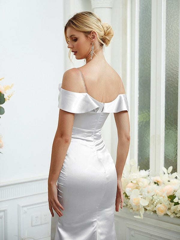 Vestidos de dama de honor con corte tubo/columna, satén tipo seda, tirantes finos, sin mangas, cola larga