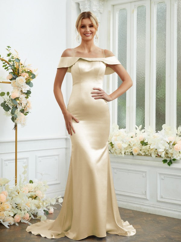 Vestidos de dama de honor con corte tubo/columna, satén tipo seda, tirantes finos, sin mangas, cola larga