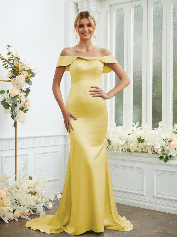 Vestidos de dama de honor con corte tubo/columna, satén tipo seda, tirantes finos, sin mangas, cola larga