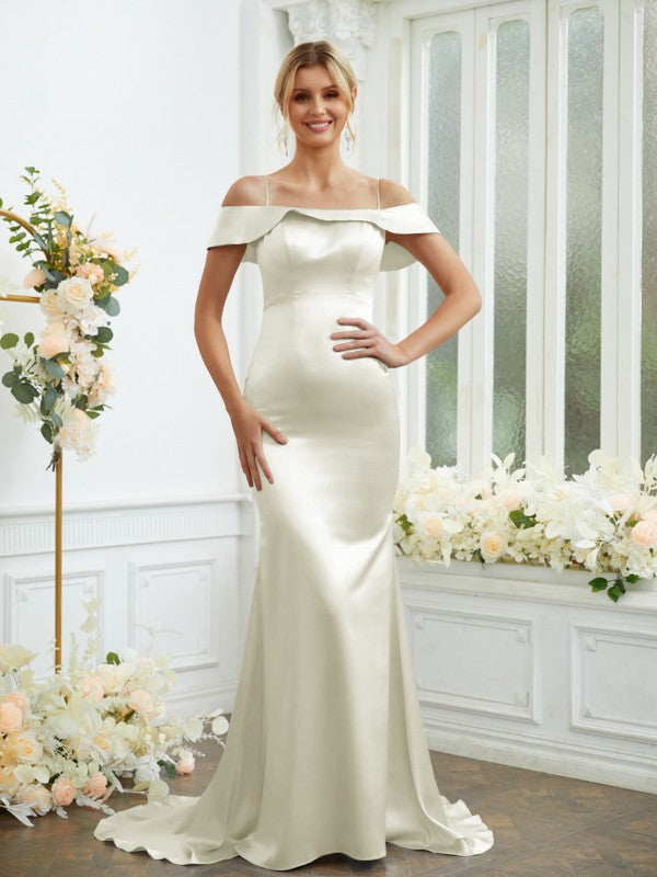 Vestidos de dama de honor con corte tubo/columna, satén tipo seda, tirantes finos, sin mangas, cola larga