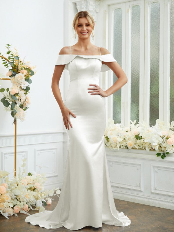Vestidos de dama de honor con corte tubo/columna, satén tipo seda, tirantes finos, sin mangas, cola larga