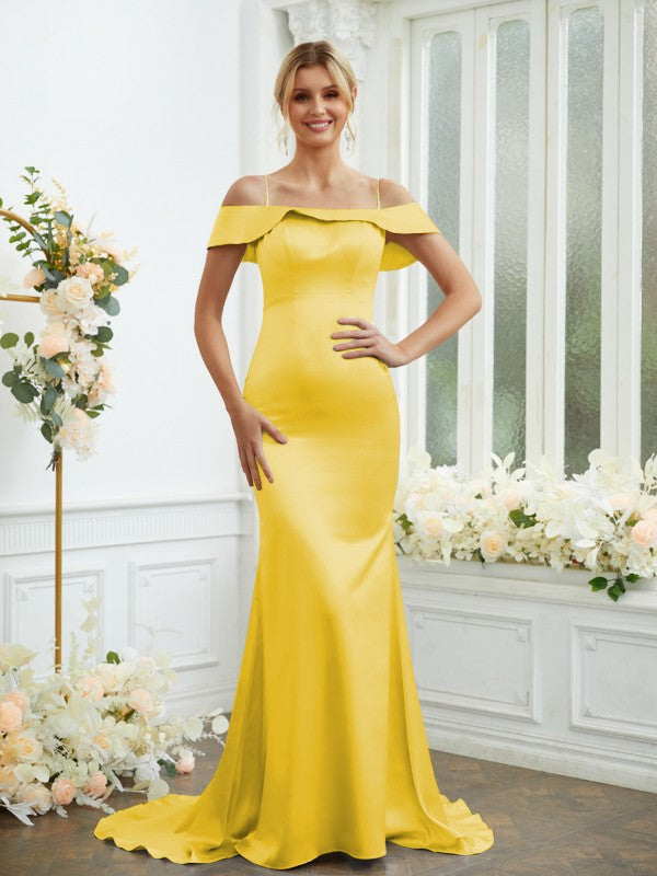 Vestidos de dama de honor con corte tubo/columna, satén tipo seda, tirantes finos, sin mangas, cola larga